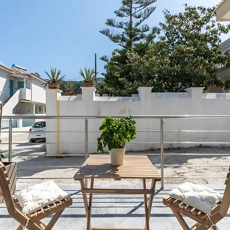 Apartment Sea Escape - Comfort Meets Island Charm *
