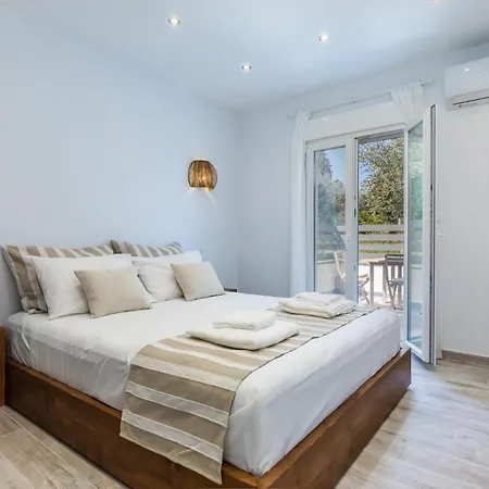 Sea Escape - Comfort Meets Island Charm Apartment *